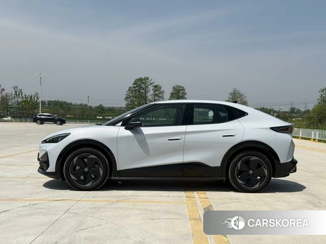 Volkswagen ID. UNYX 2025 Белый из Китая, фото 4