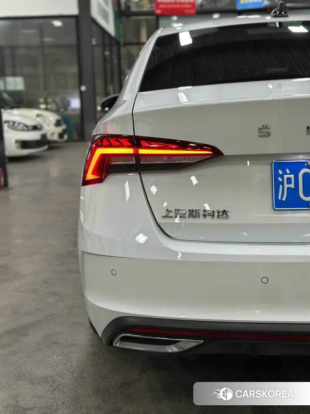 Skoda Octavia 2024 Белый из Китая, фото 4