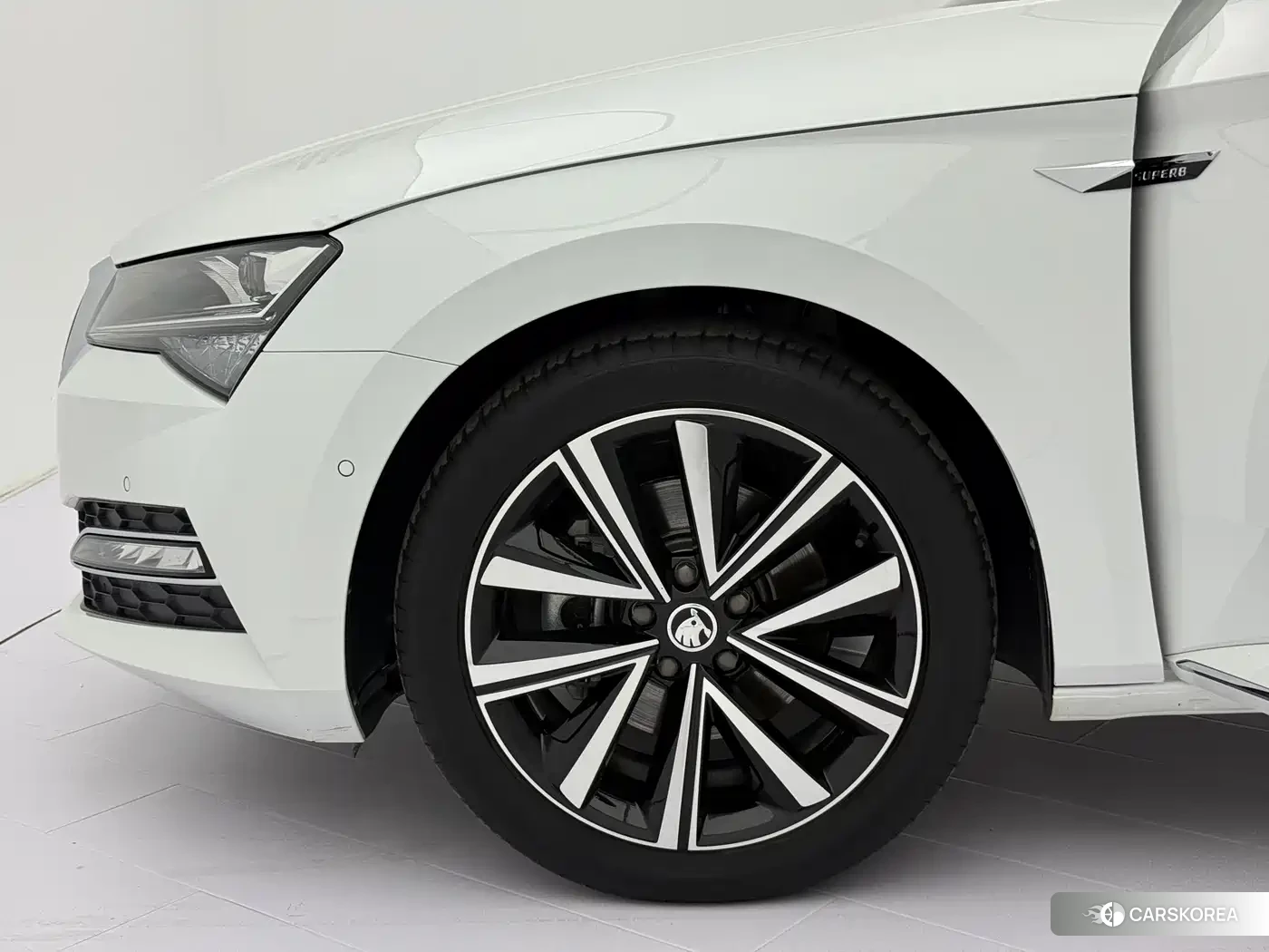 Skoda Superb 2023 Белый из Китая, фото 4