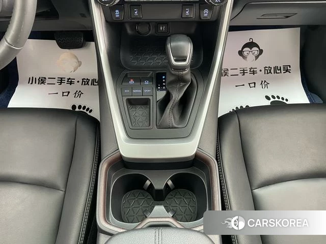 Toyota RAV4 2021 Серебристо-серый из Китая, фото 4