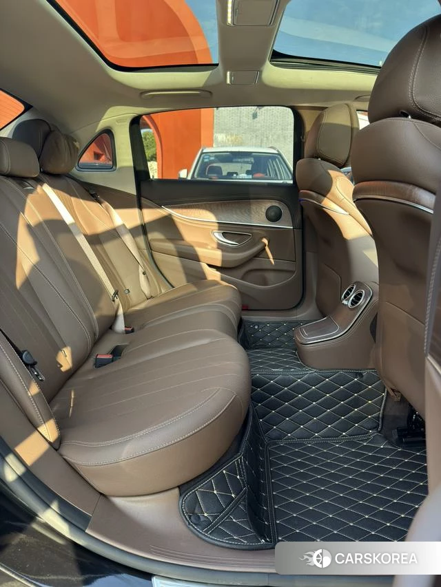 Mercedes-Benz E-Class 2023 Черный из Китая, фото 4