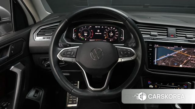 Volkswagen Tiguan Allspace 2023 Белый из Кореи, фото 4
