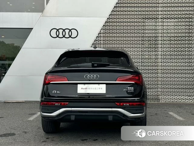 Audi Q5L 2021 Черный из Китая, фото 4