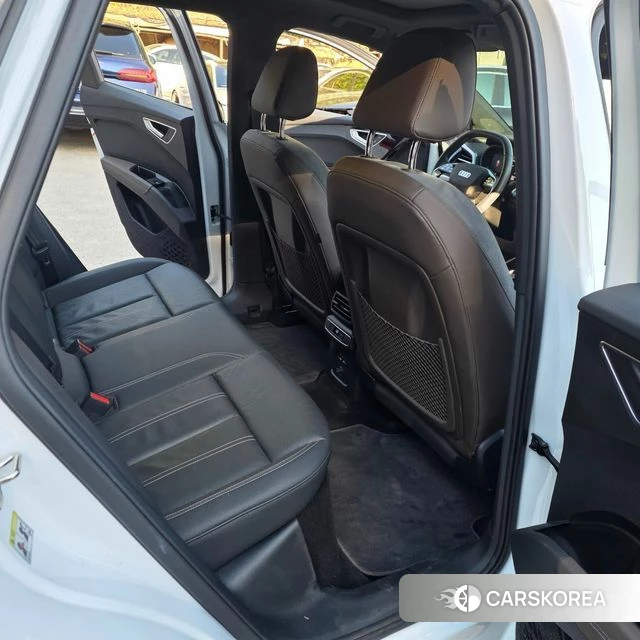 Audi Q4 e-Tron (F4) 2025 Белый из Кореи, фото 4