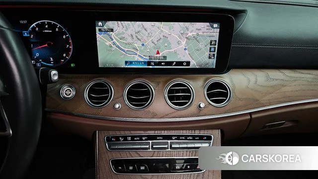 Mercedes-Benz E-Class W213 2021 Серебристо-серый из Кореи, фото 4