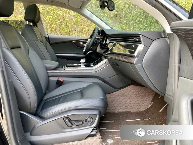 Audi Q8 2021 Черный из Китая, фото 4