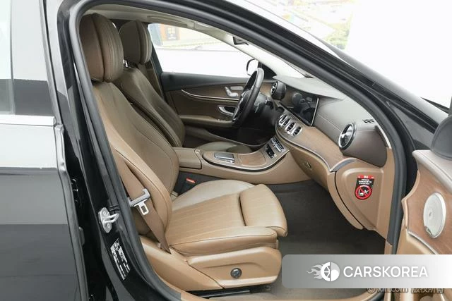Mercedes-Benz E-Class 2023 Черный из Китая, фото 4