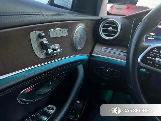 Mercedes-Benz E-Class W213 2018 Белый из Кореи, фото 4