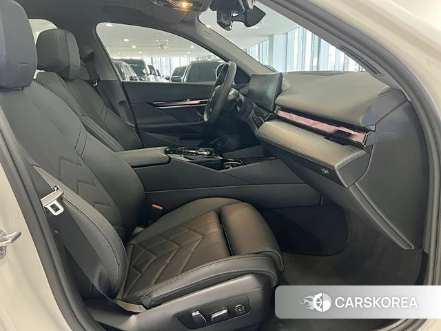 BMW i5 (G60) 2024 Белый из Кореи, фото 4