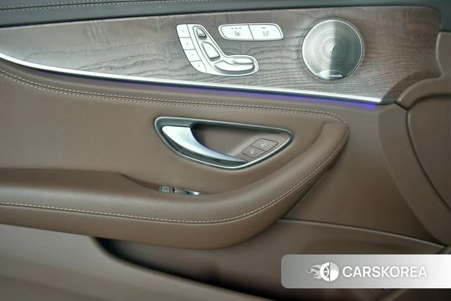 Mercedes-Benz E-Class 2022 Белый из Китая, фото 4