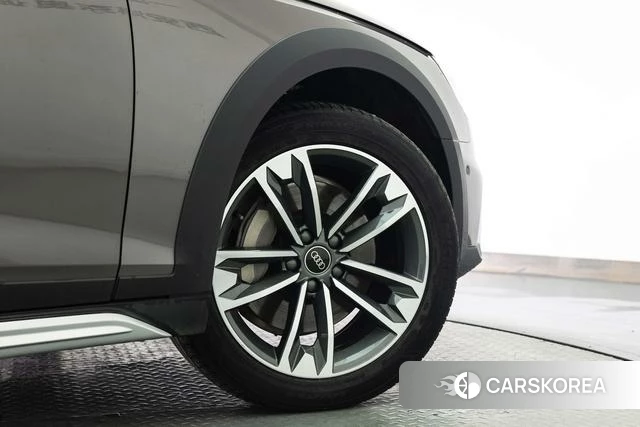 Audi A4L 2021 Темно-серый из Китая, фото 4