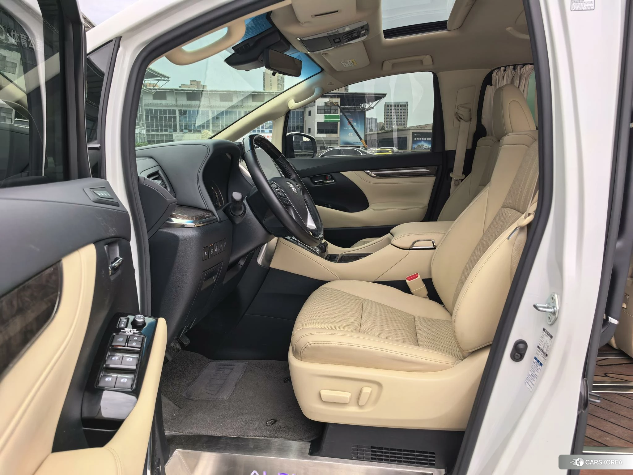 Toyota Alphard 2021 Белый из Китая, фото 4