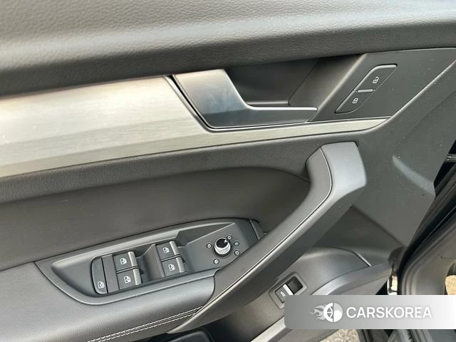 Audi Q5L 2021 Черный из Китая, фото 4