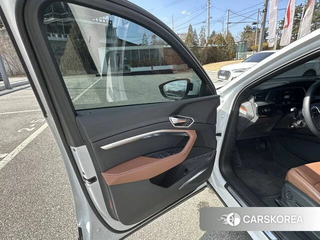 Audi Q8 e-Tron (GE) 2024 Белый из Кореи, фото 4