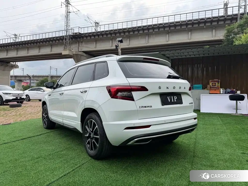 Skoda Karoq 2023 Белый из Китая, фото 4