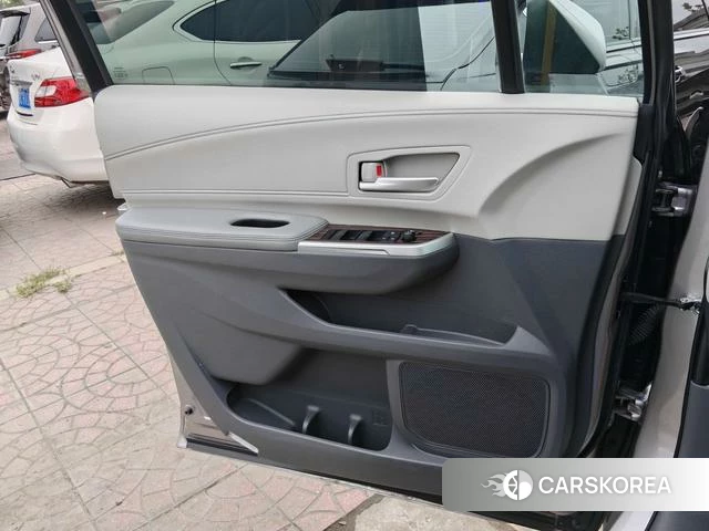 Toyota Sienna 2023 Шампань из Китая, фото 4