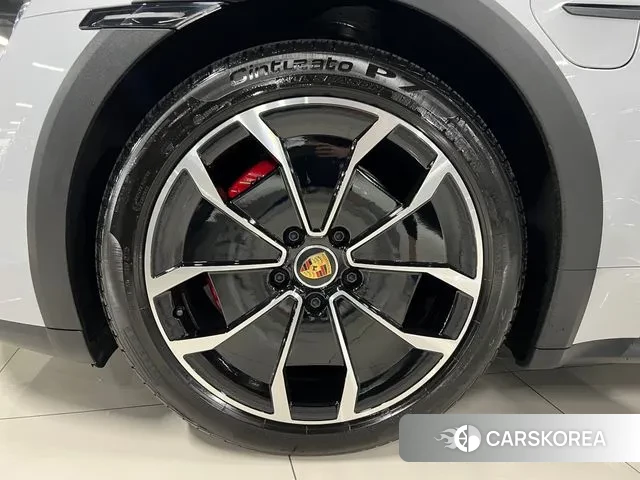 Porsche Taycan 2023 Серебряный из Кореи, фото 4