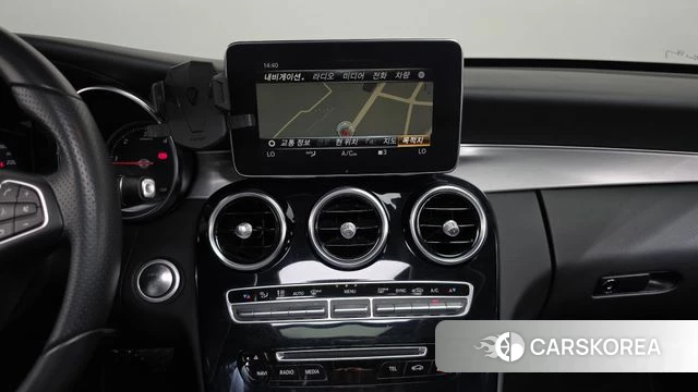 Mercedes-Benz C-Class W205 2018 Белый из Кореи, фото 4