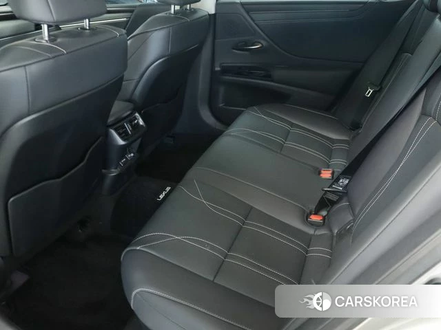 Lexus ES300h 7th generation 2025 Песочный из Кореи, фото 4
