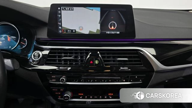 BMW 5 Series (G30) 2018 Белый из Кореи, фото 4