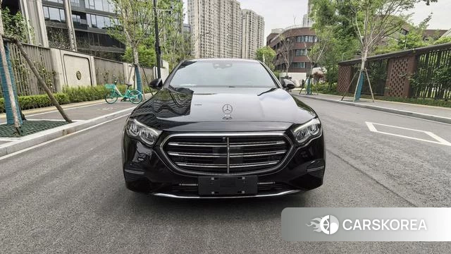 Mercedes-Benz E-Class 2025 Черный из Китая, фото 4