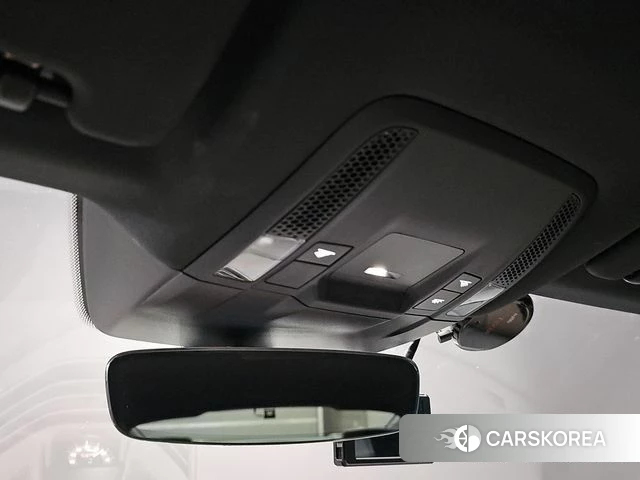 Porsche Taycan 2023 Светло-серебряный цвет из Кореи, фото 4