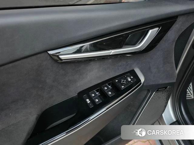 Kia EV6 2023 Серебристо-серый из Кореи, фото 4