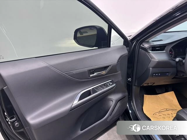 Toyota Venza 2023 Черный из Китая, фото 4