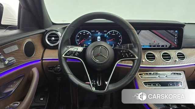 Mercedes-Benz E-Class W213 2023 Белый из Кореи, фото 4