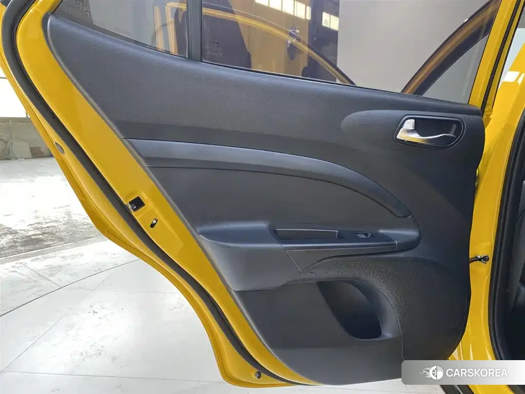 Kia KX1 2023 Yellow/orange из Китая, фото 4