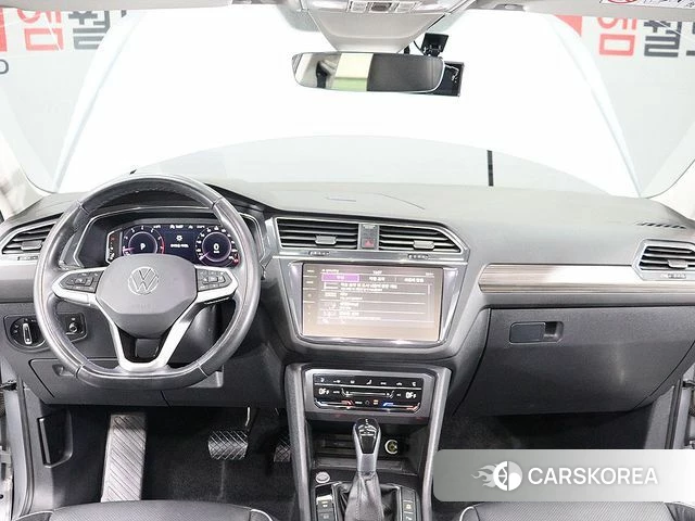 Volkswagen Tiguan Allspace 2023 Серебристо-серый из Кореи, фото 4