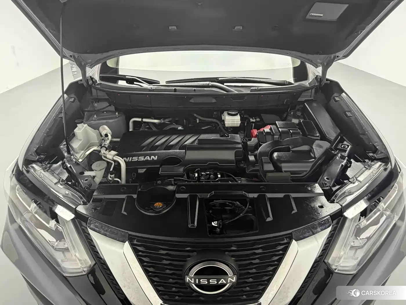 Nissan X-Trail 2025 Silver/gray из Китая, фото 4