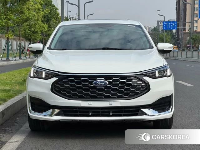 Ford Escort 2022 Белый из Китая, фото 4