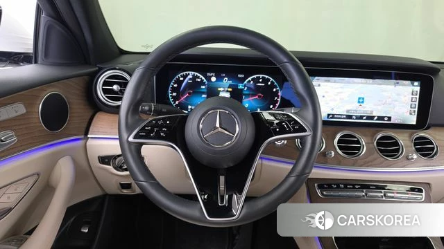Mercedes-Benz E-Class W213 2023 Белый из Кореи, фото 4