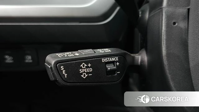 Audi Q4 e-Tron (F4) 2022 Светло-серебряный цвет из Кореи, фото 4