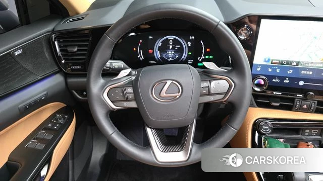 Lexus NX350h Second generation 2025 Серебристо-серый из Кореи, фото 4