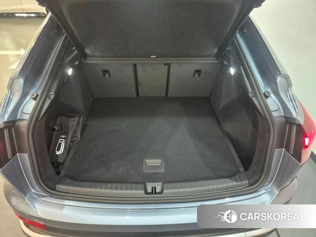 Audi Q4 e-Tron (F4) 2026 Небесно-голубой из Кореи, фото 4