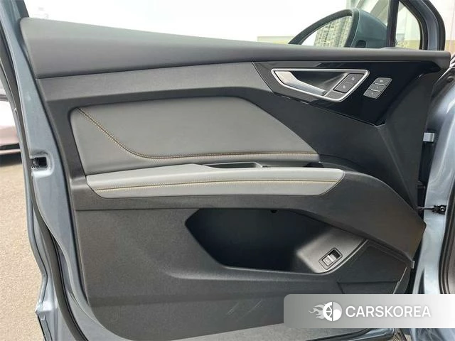 Audi Q4 2024 Синий из Китая, фото 4