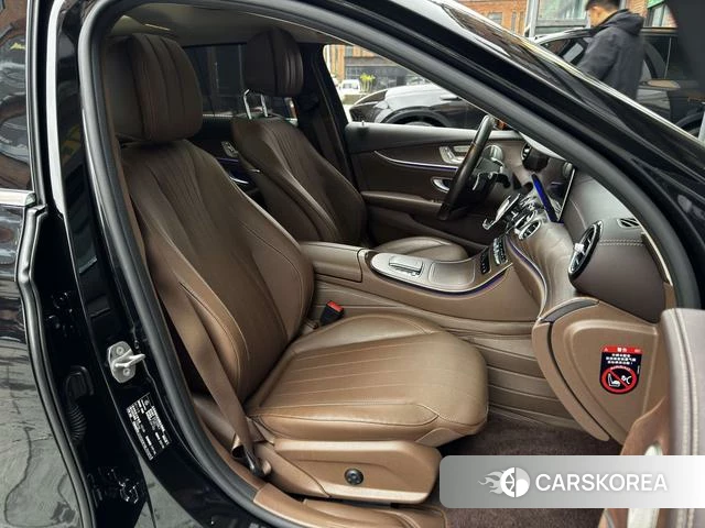 Mercedes-Benz E-Class 2021 Черный из Китая, фото 4