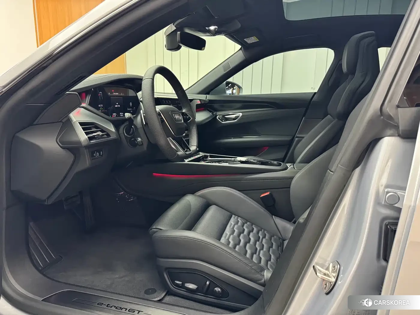 Audi e-tron 2024 Silver/gray из Китая, фото 4