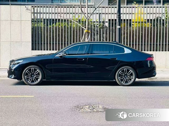 BMW 5 series 2025 Черный из Китая, фото 4