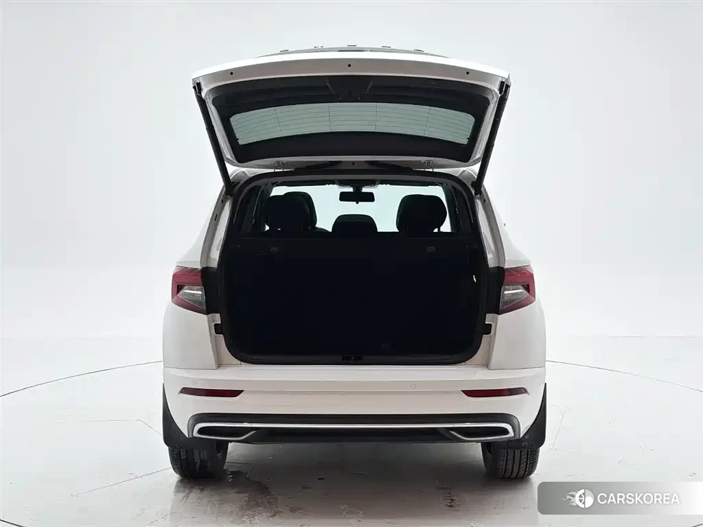 Skoda Karoq 2023 Белый из Китая, фото 4