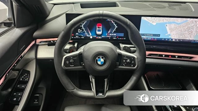 BMW 5 Series (G60) 2025 Белый из Кореи, фото 4