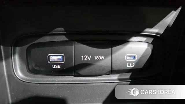 Hyundai Venue 2023 Белый из Кореи, фото 4