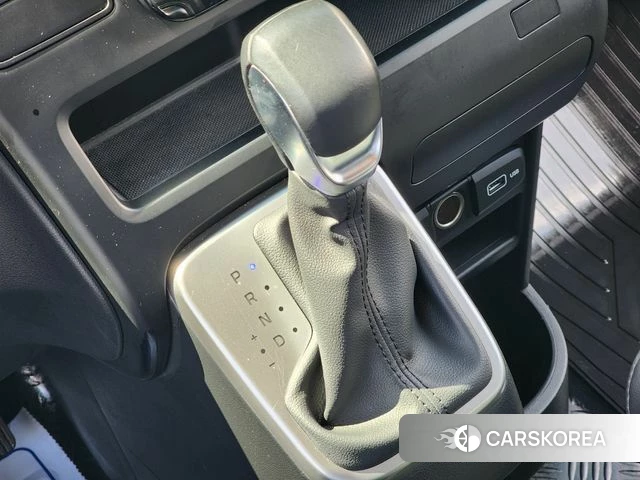 Hyundai Staria 2023 Белый из Кореи, фото 4