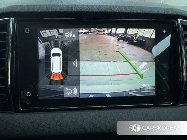 Skoda Karoq 2023 Белый из Китая, фото 4