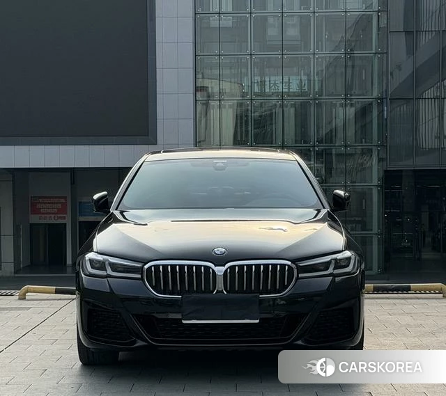 BMW 5 series 2022 Черный из Китая, фото 4
