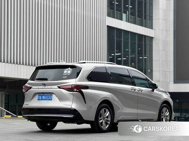 Toyota Sienna 2022 Шампань из Китая, фото 4