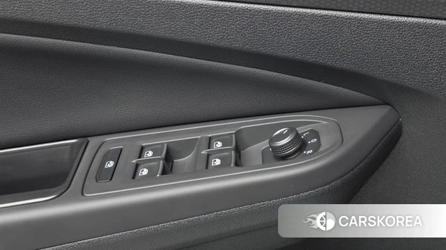Volkswagen Golf 8th Generation 2023 Белый из Кореи, фото 4
