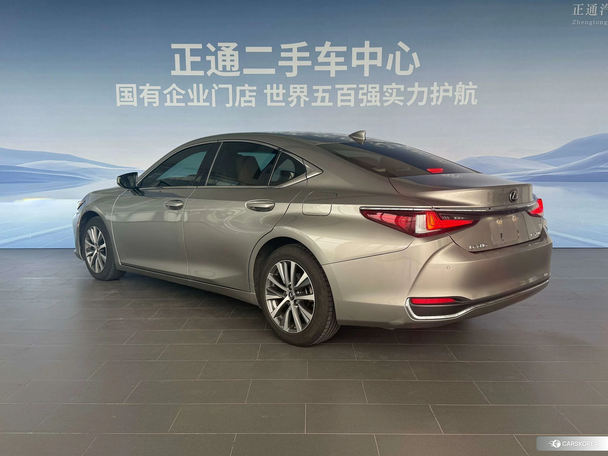 Lexus ES 2019 Серебристо-серый из Китая, фото 4